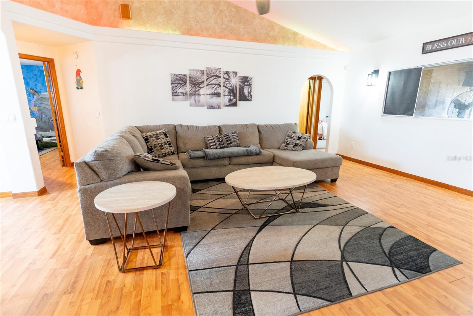 SILVER SPRINGS SHORES - Residential