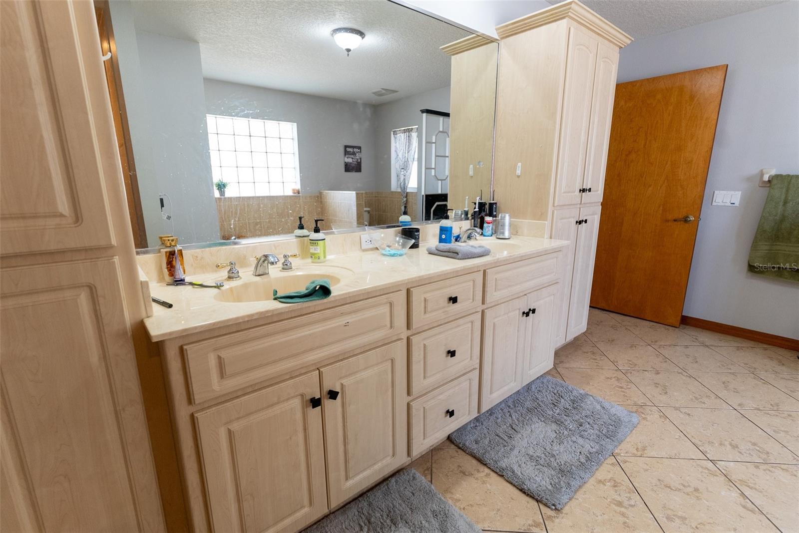 SILVER SPRINGS SHORES - Residential