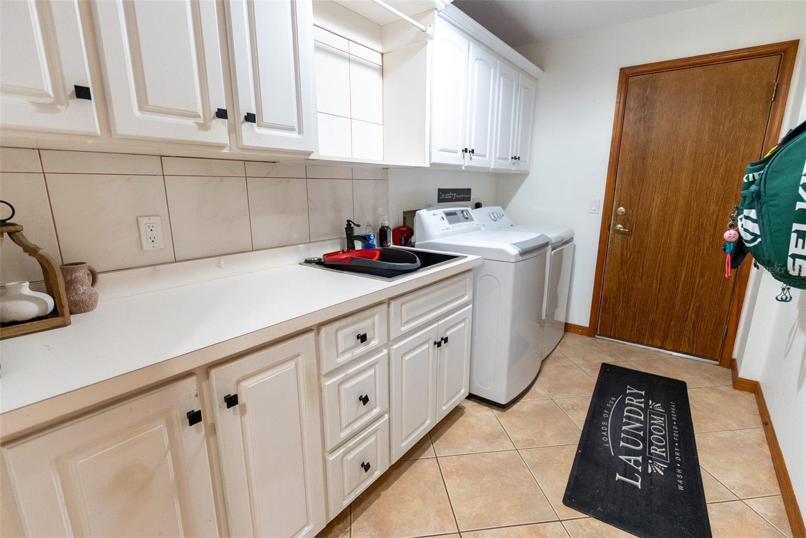 SILVER SPRINGS SHORES - Residential