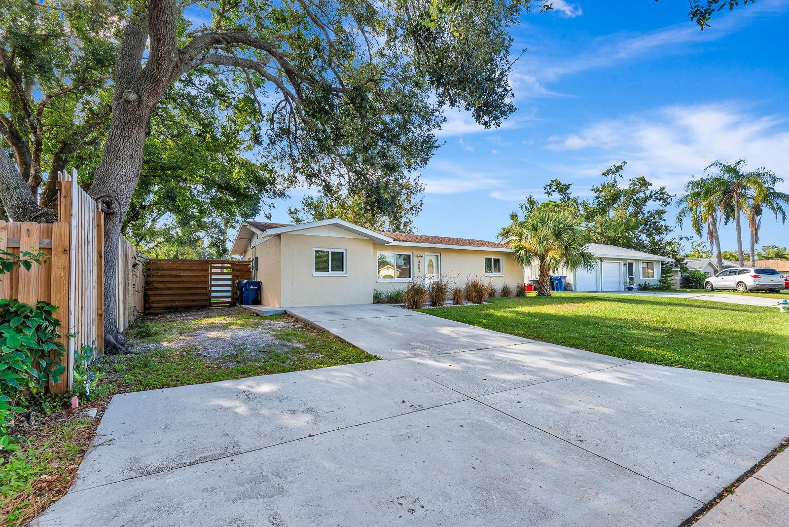 LAKE SARASOTA - Residential