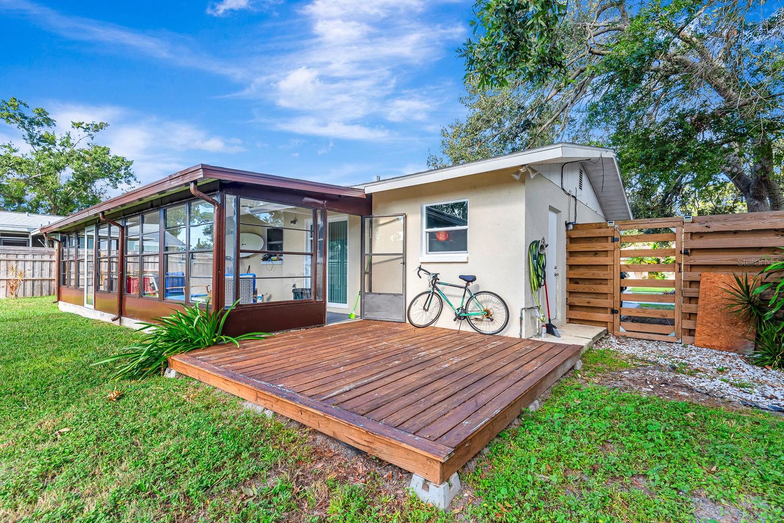 LAKE SARASOTA - Residential