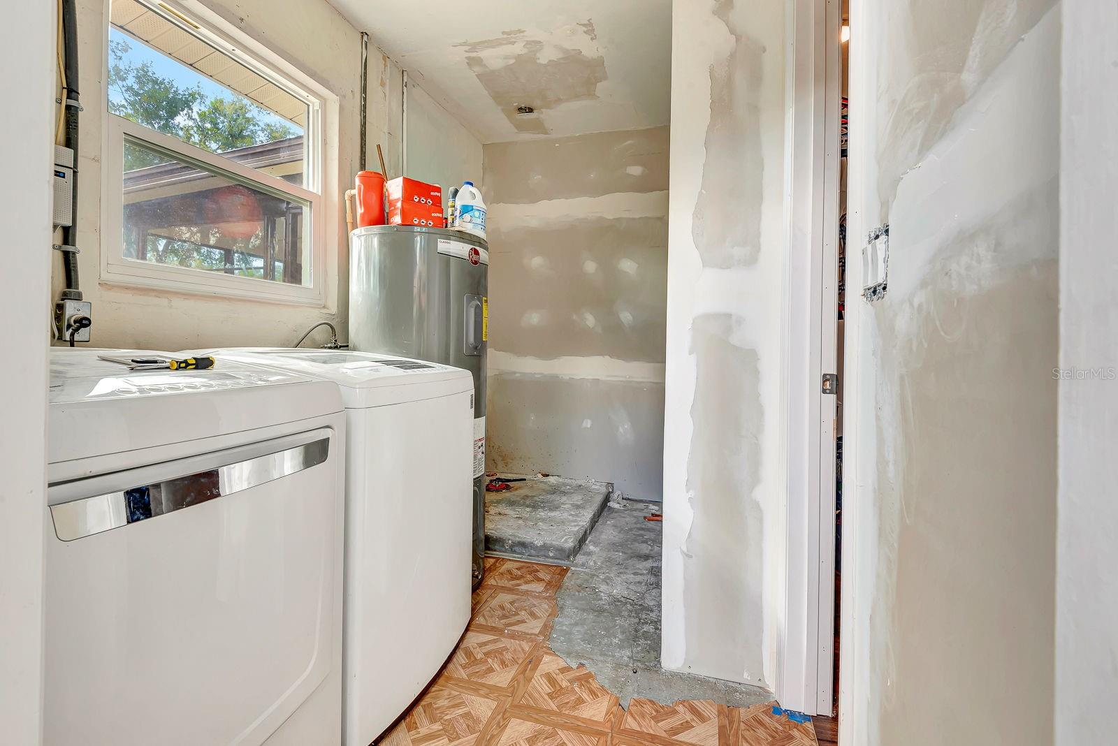 LAKE SARASOTA - Residential