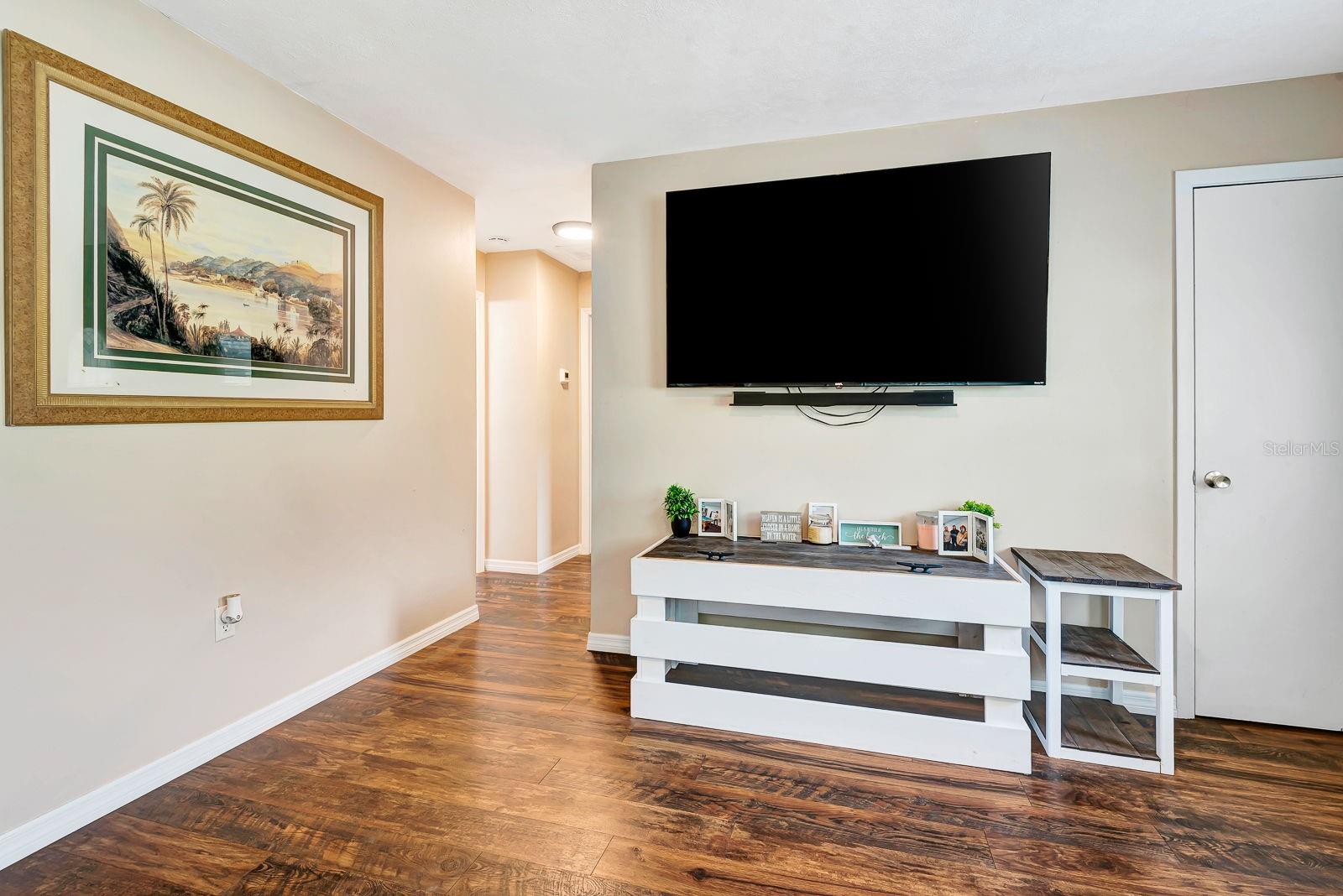 LAKE SARASOTA - Residential