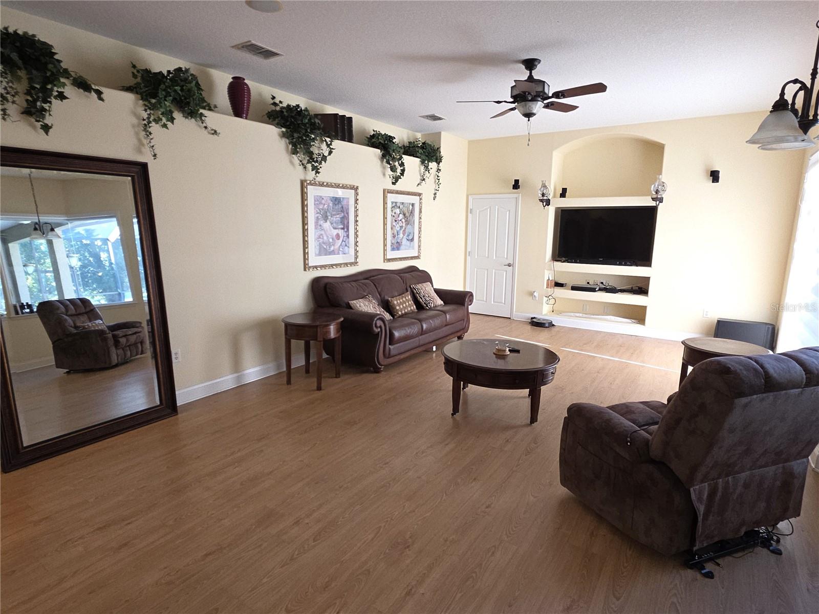 SPRING HILL - Residential