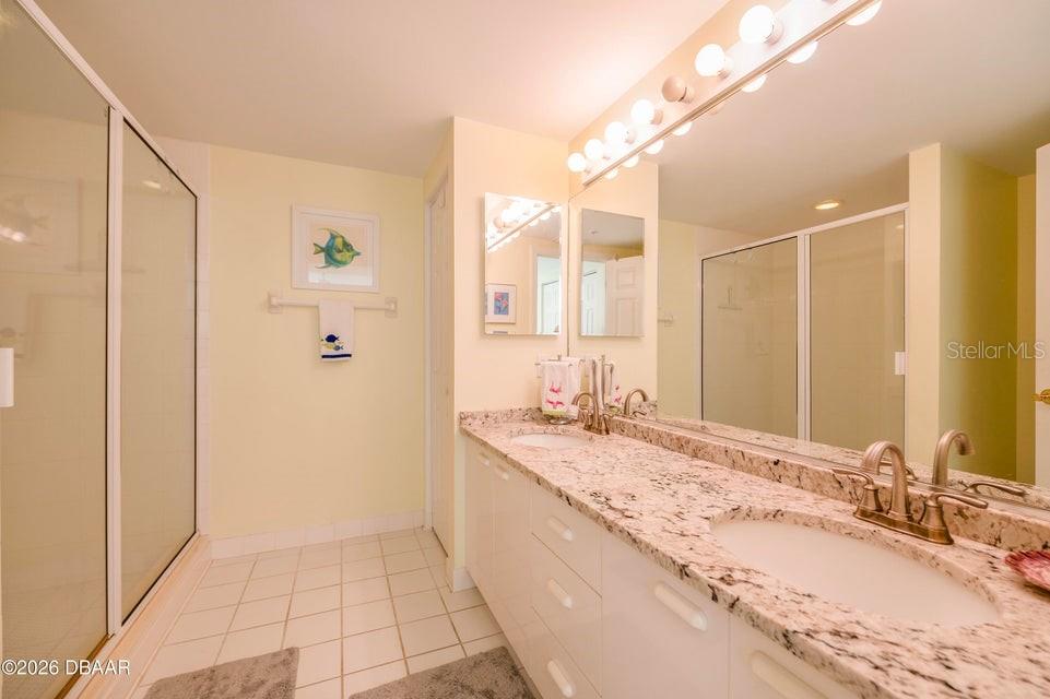 TOWERS AT PONCE INLET TOWER 01 CONDO - Residential