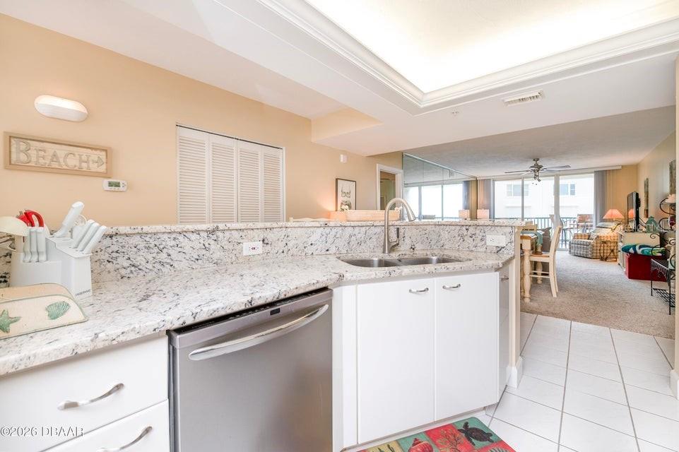 TOWERS AT PONCE INLET TOWER 01 CONDO - Residential