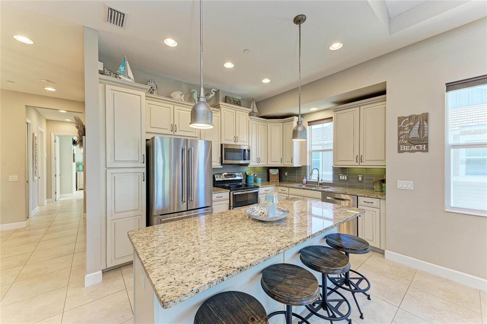 MANGROVE WALK ON HARBOUR ISLE PH 4 - Residential