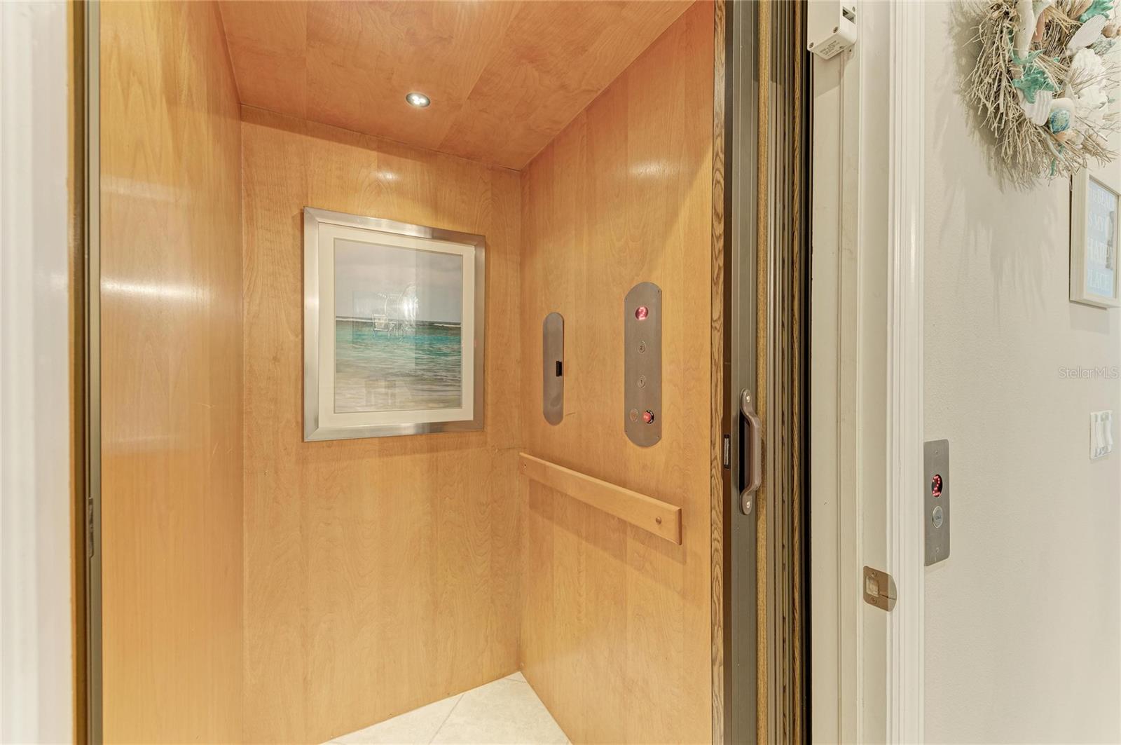 MANGROVE WALK ON HARBOUR ISLE PH 4 - Residential