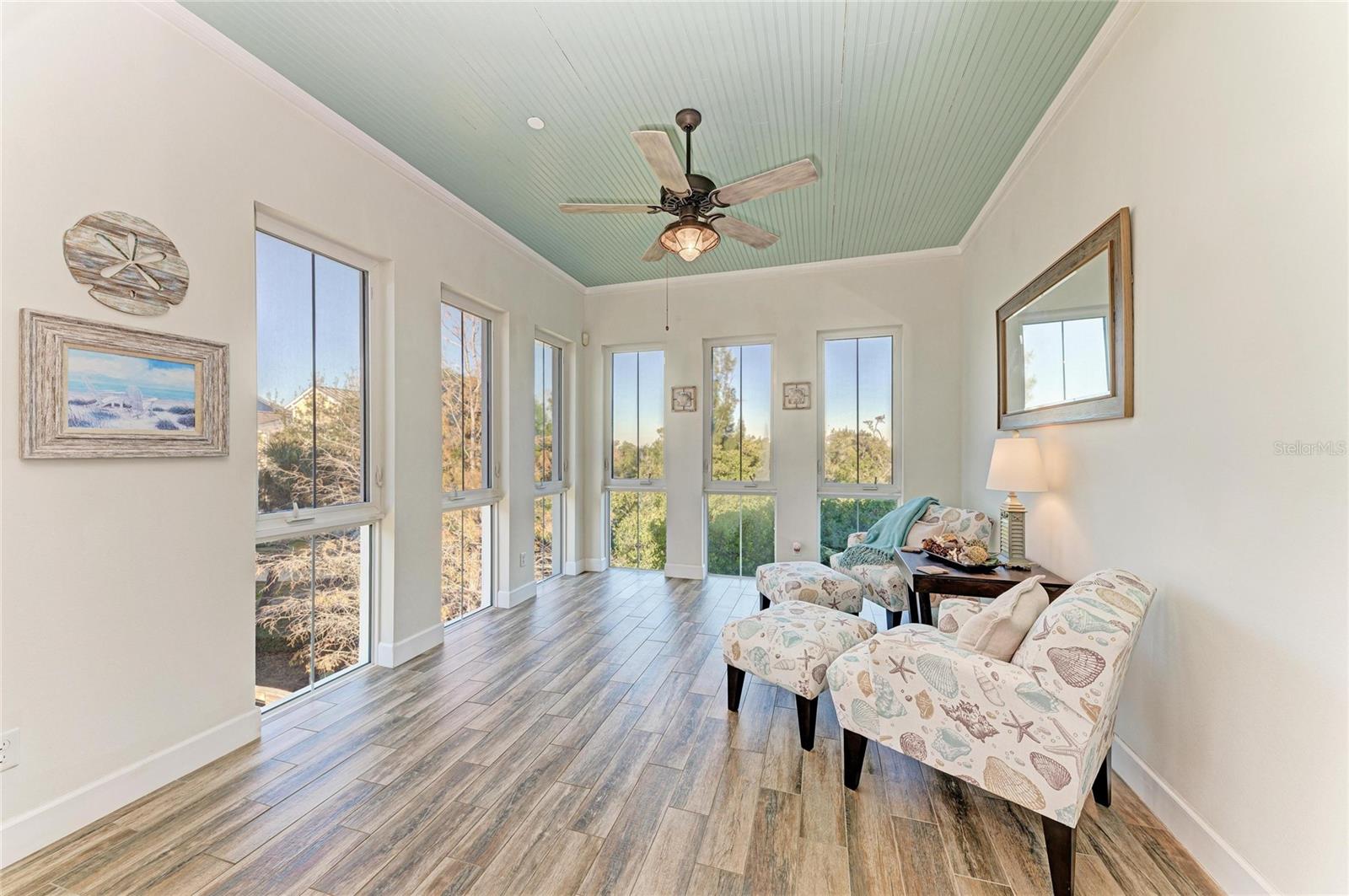 MANGROVE WALK ON HARBOUR ISLE PH 4 - Residential