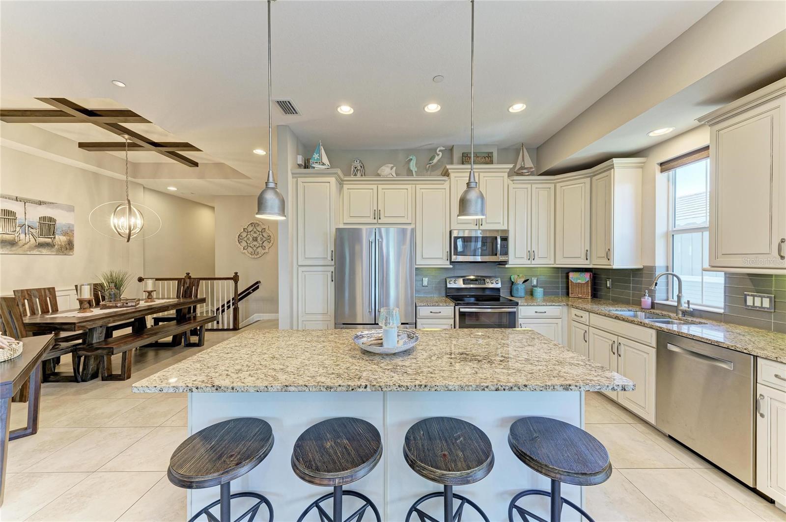 MANGROVE WALK ON HARBOUR ISLE PH 4 - Residential