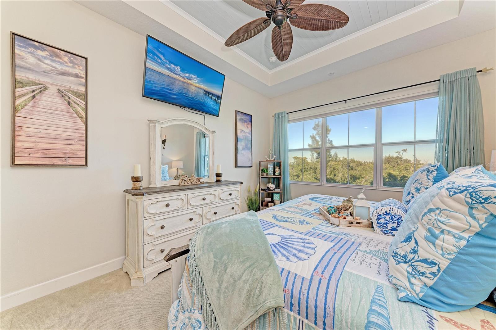 MANGROVE WALK ON HARBOUR ISLE PH 4 - Residential