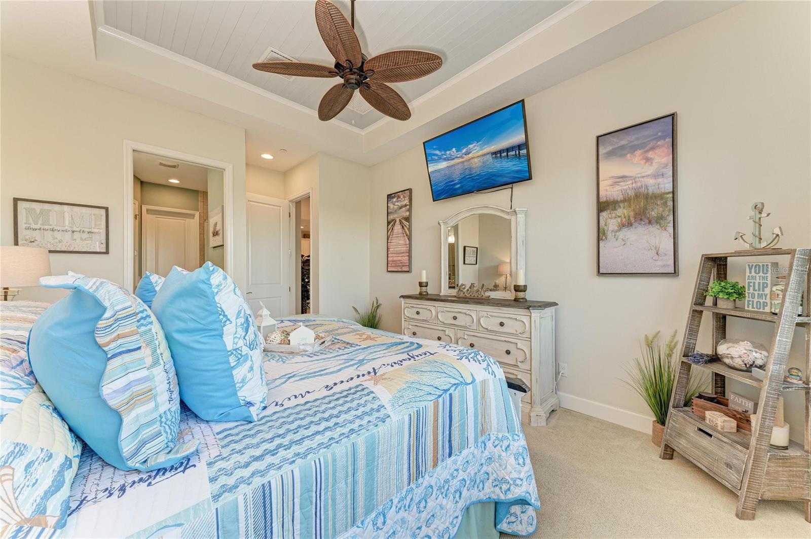 MANGROVE WALK ON HARBOUR ISLE PH 4 - Residential