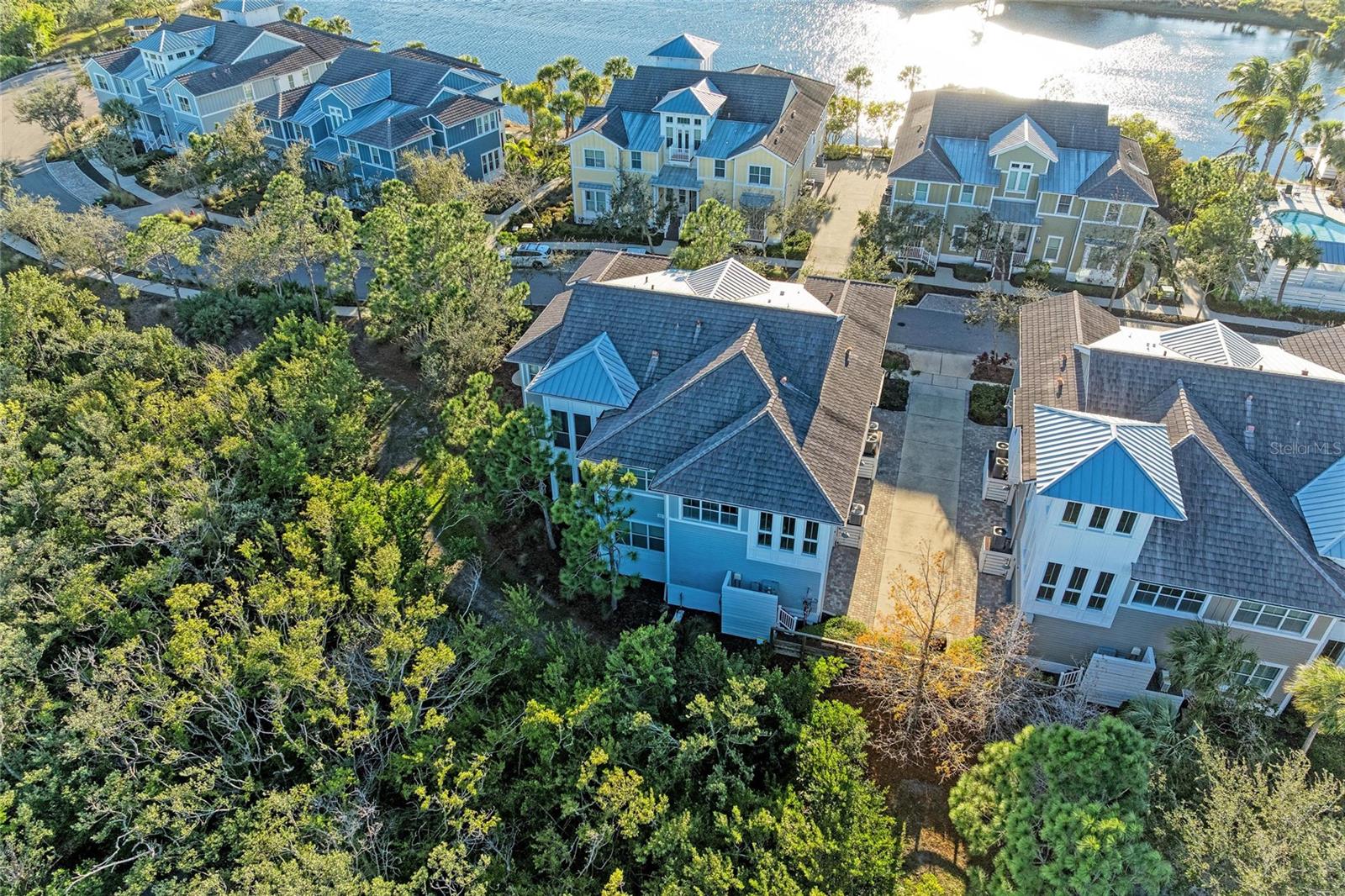 MANGROVE WALK ON HARBOUR ISLE PH 4 - Residential