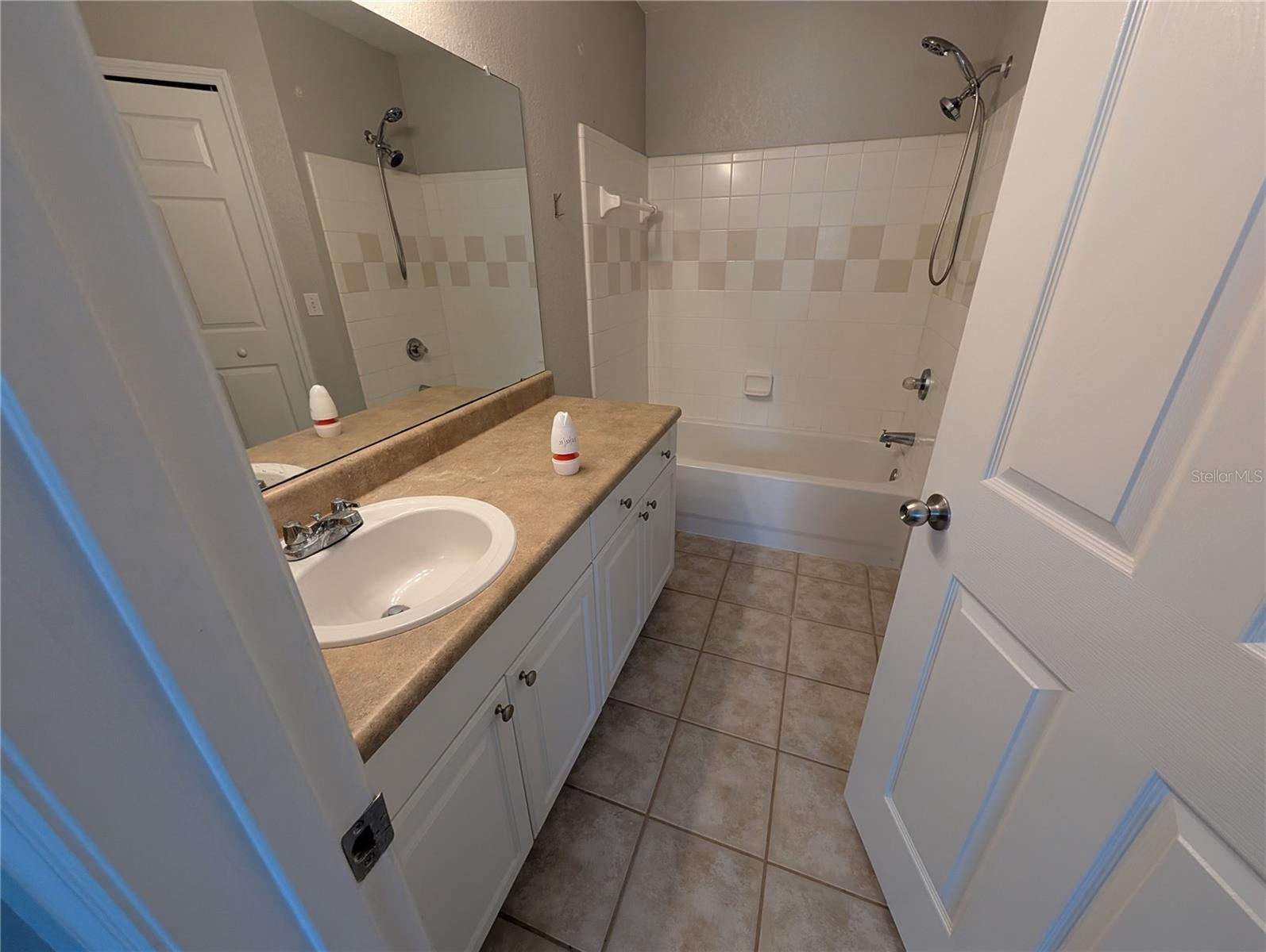 ADMIRALS WALK - Residential