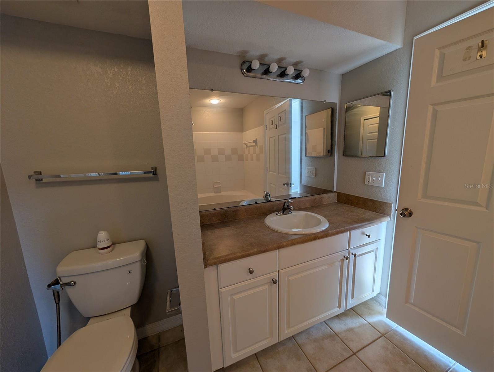 ADMIRALS WALK - Residential