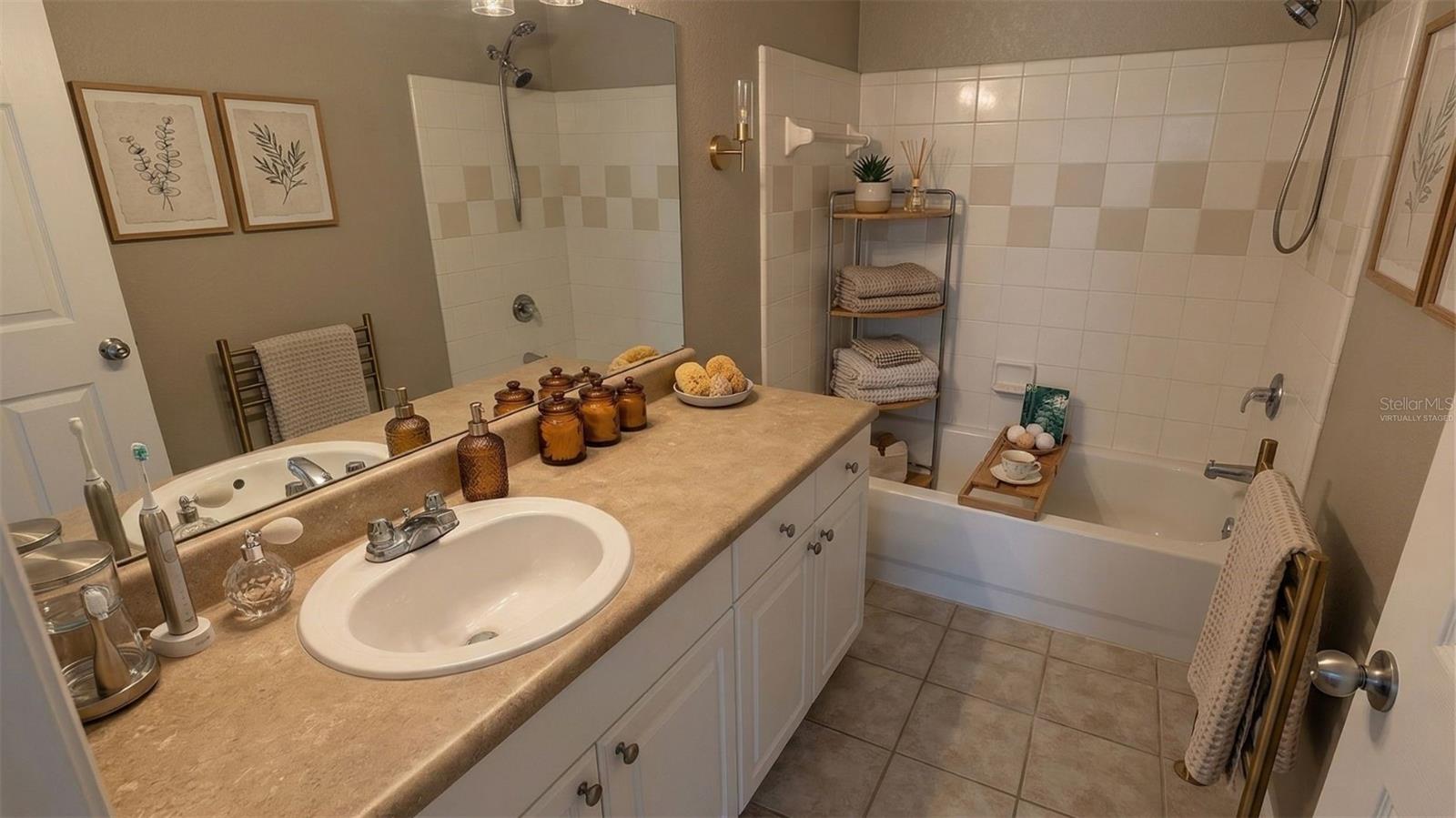 ADMIRALS WALK - Residential