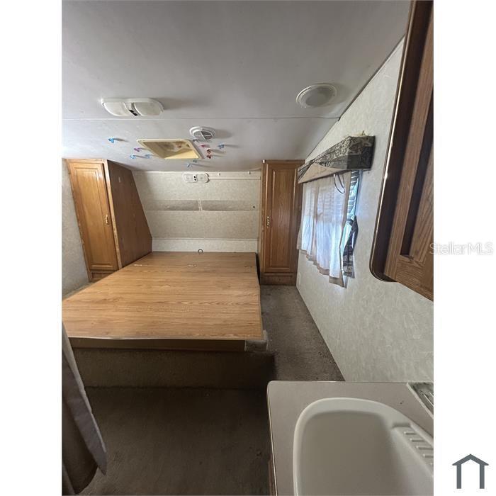 RIVER FOREST ESTATES - Residential Lease