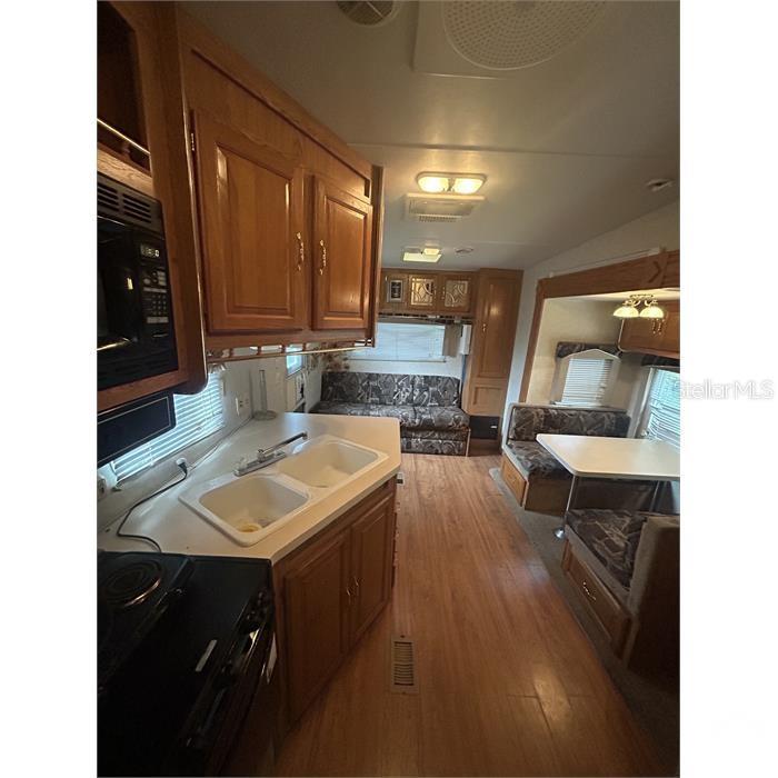 RIVER FOREST ESTATES - Residential Lease