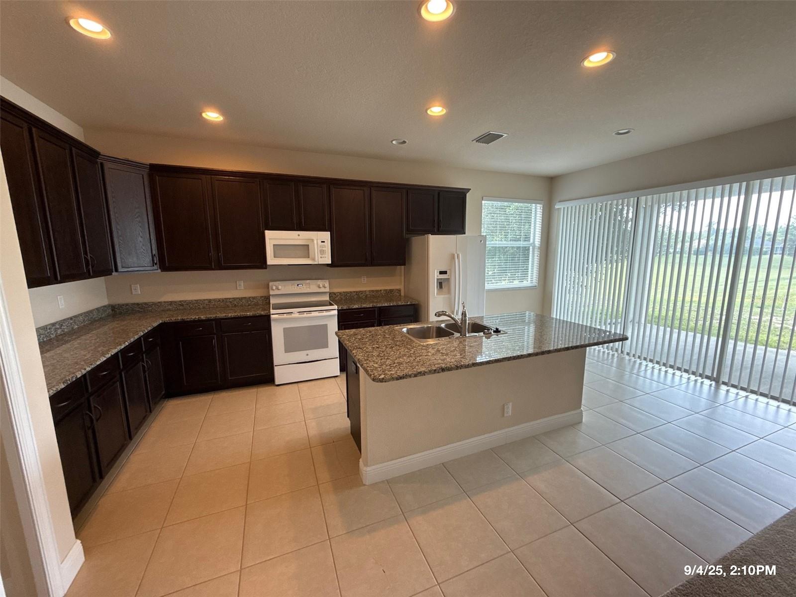 HIGHLANDS PH 01 - Residential Lease