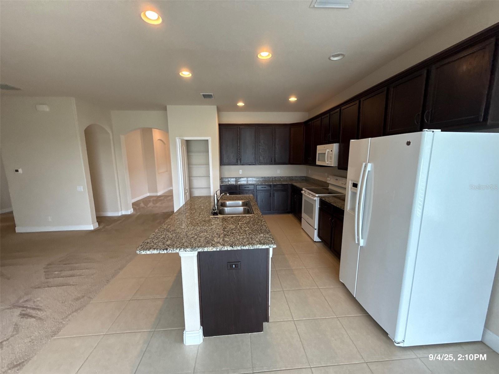 HIGHLANDS PH 01 - Residential Lease