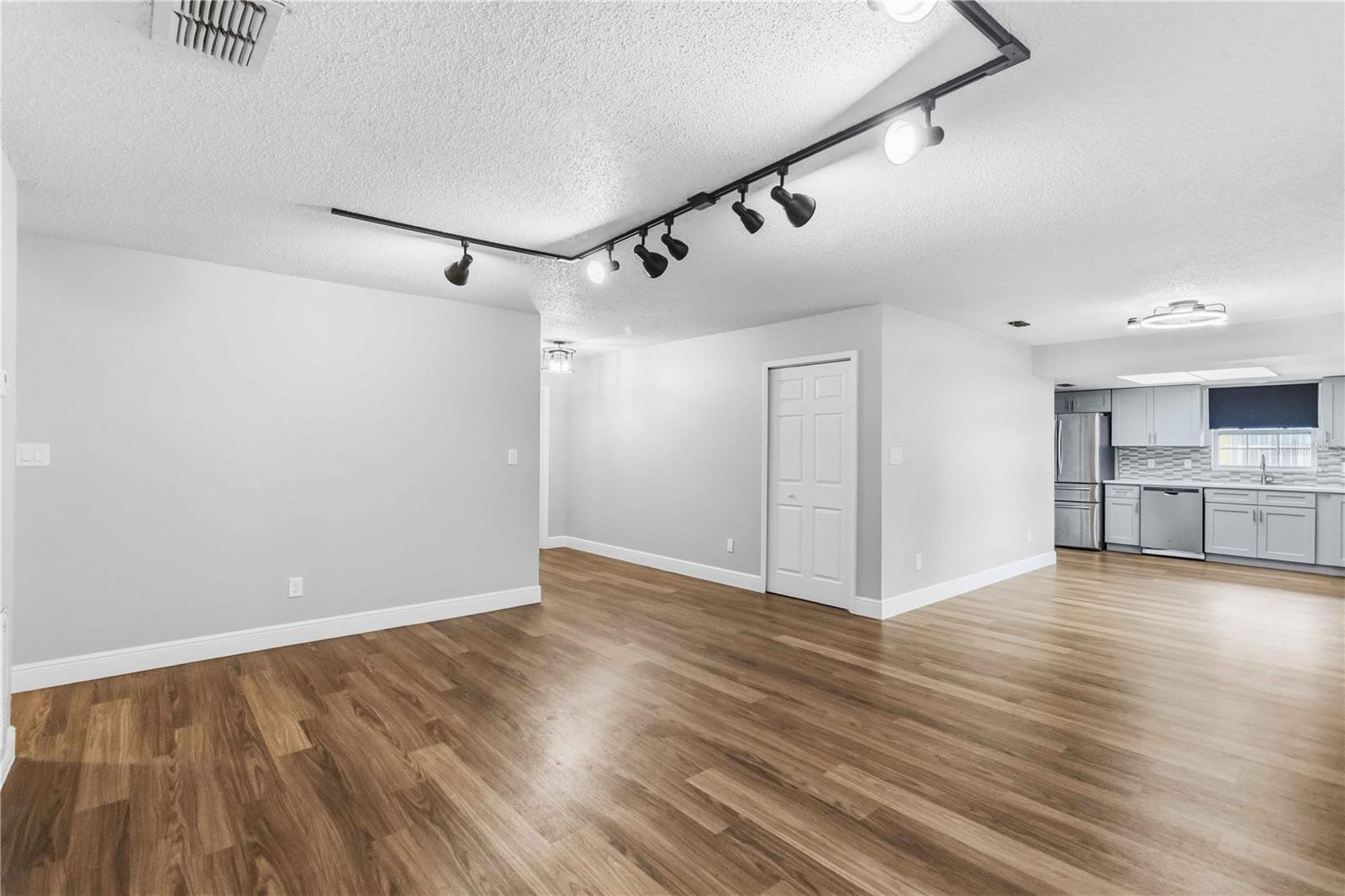 SOUTH POINTE - Residential