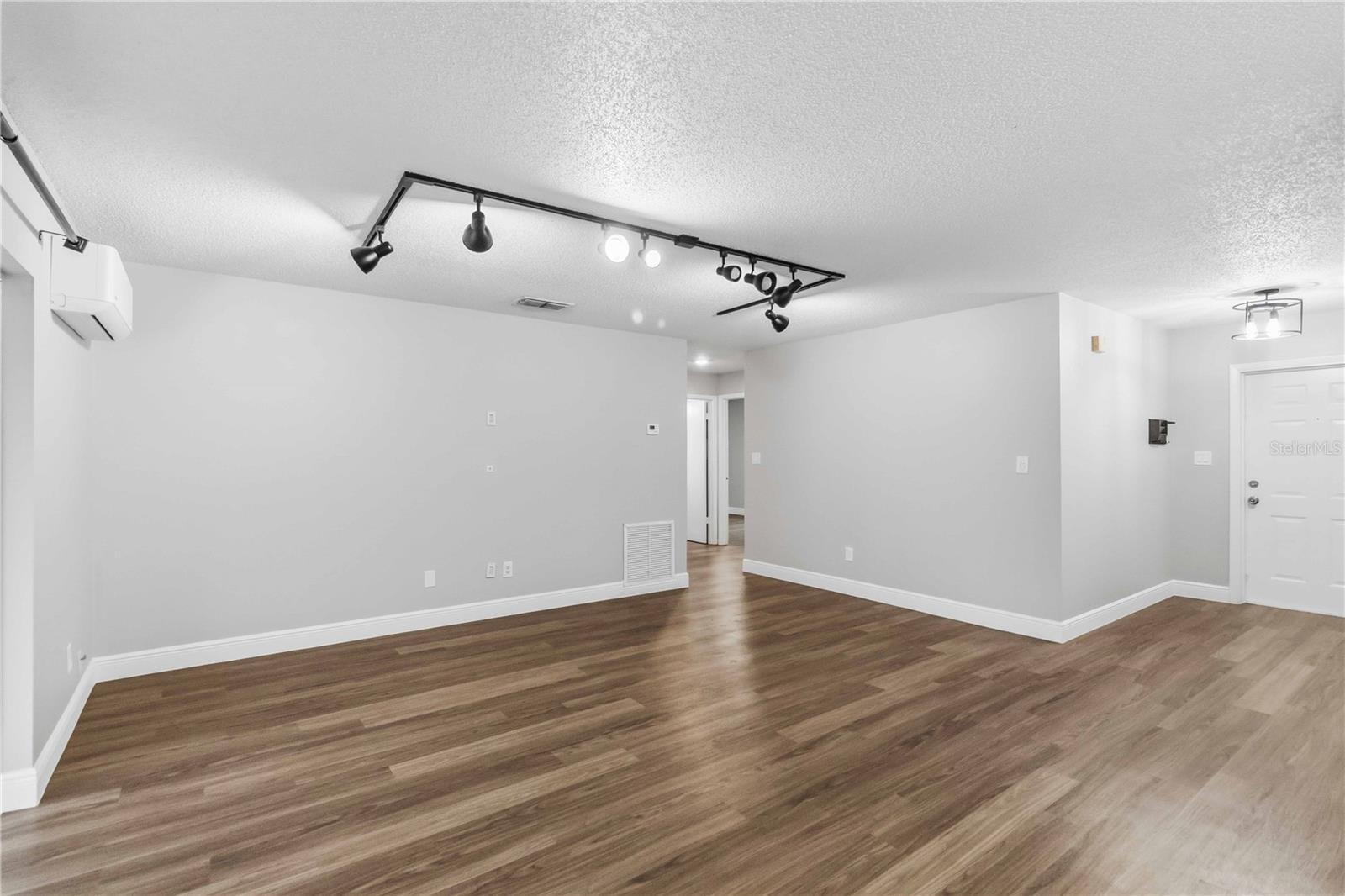 SOUTH POINTE - Residential