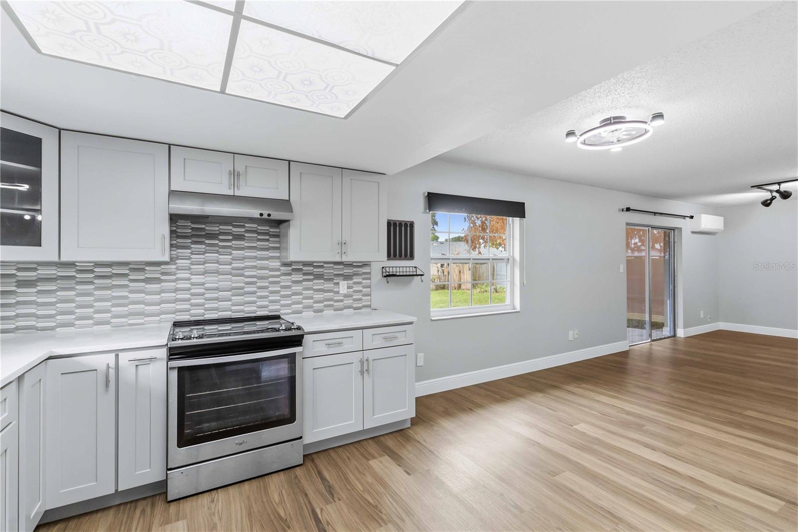 SOUTH POINTE - Residential