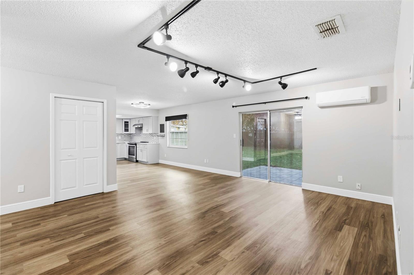 SOUTH POINTE - Residential