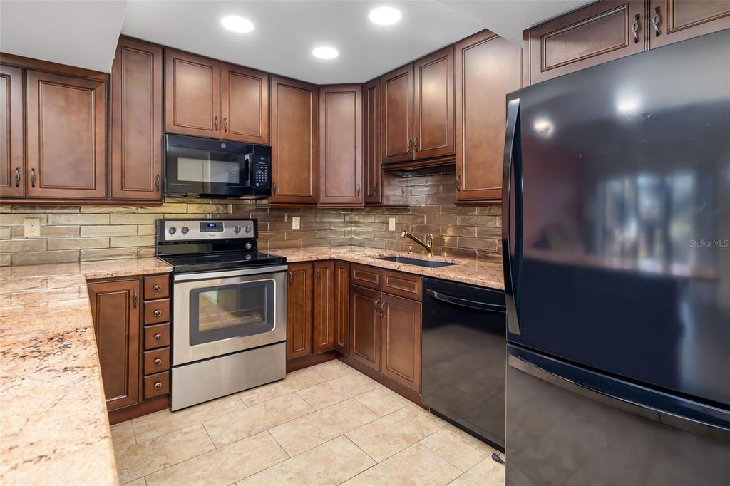 Photo of 425 30th Avenue W #C112, Bradenton, FL 34205 (MLS # A4678372)