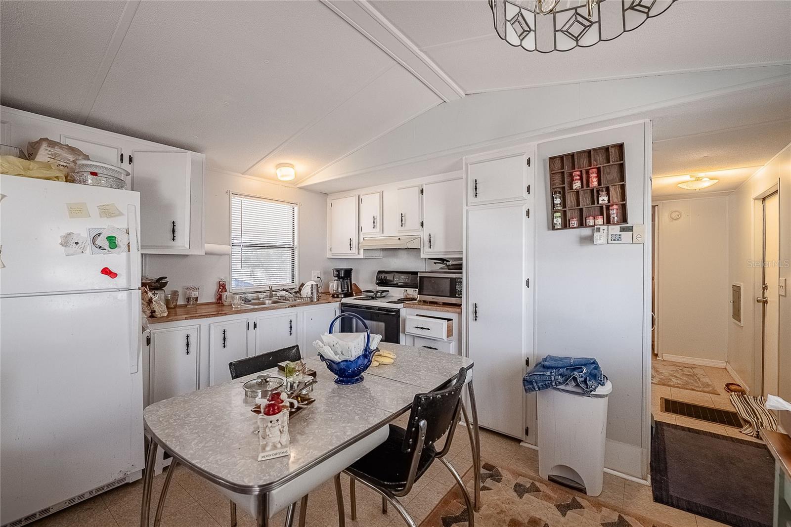 CAROLTON MANOR - Residential