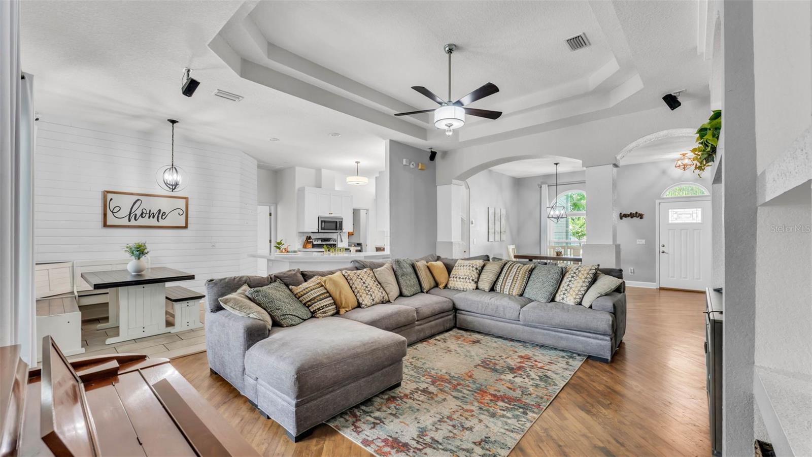 VALRICO GROVES - Residential