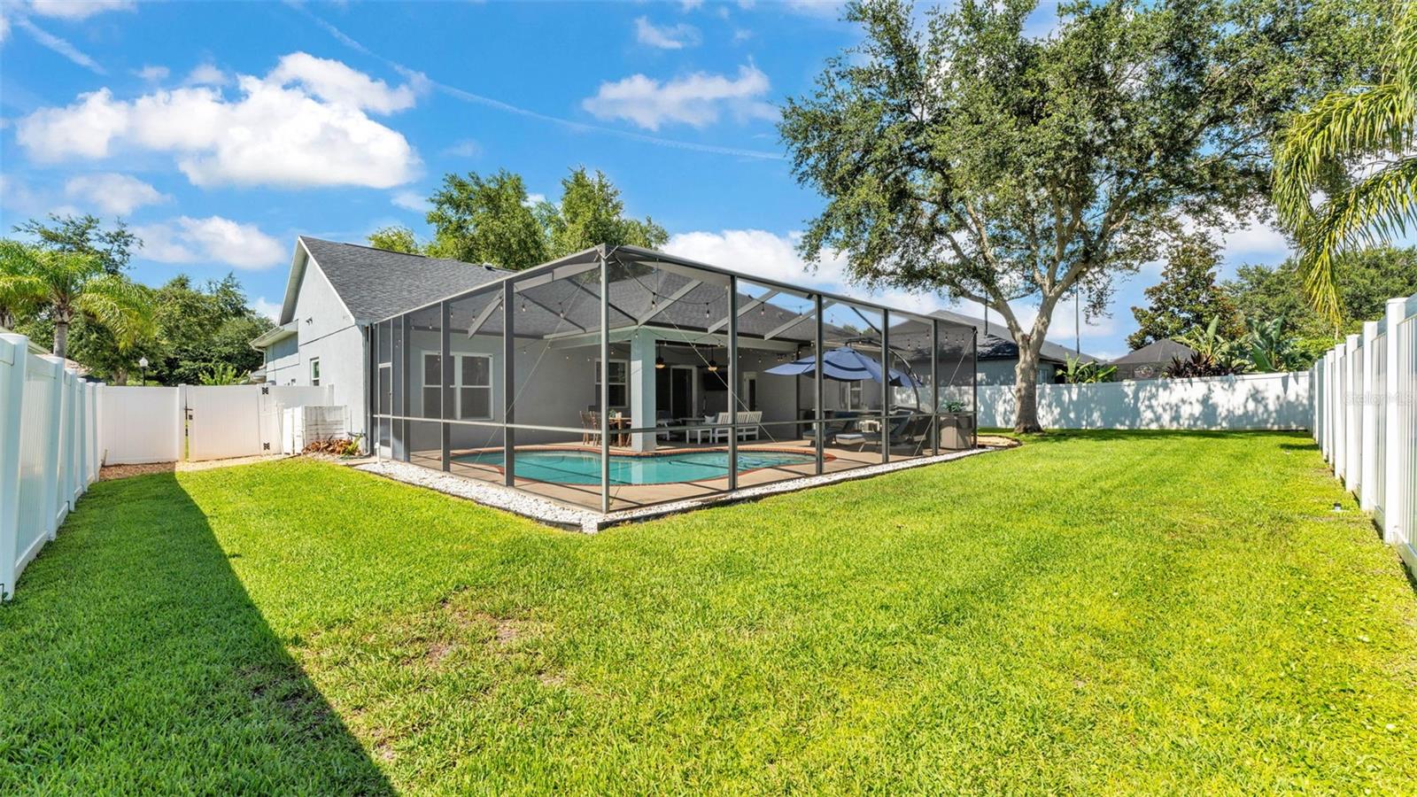 VALRICO GROVES - Residential