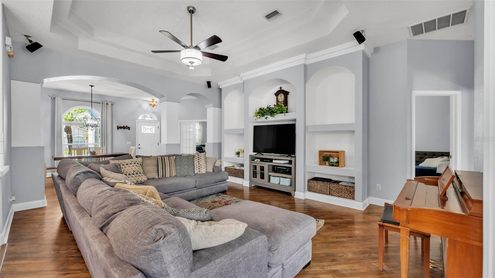 VALRICO GROVES - Residential