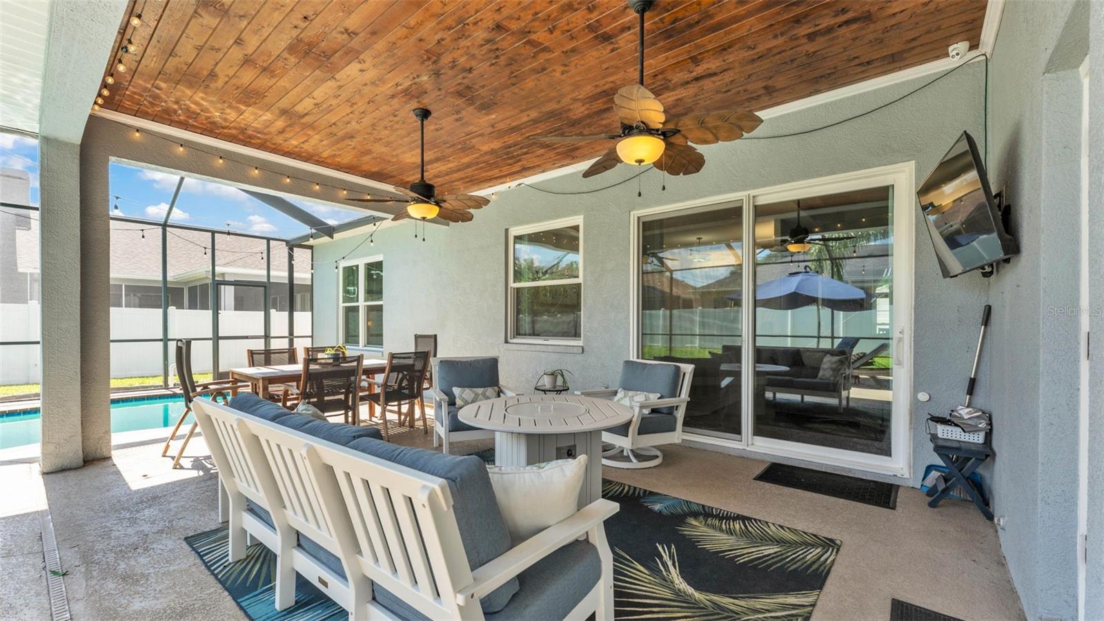 VALRICO GROVES - Residential