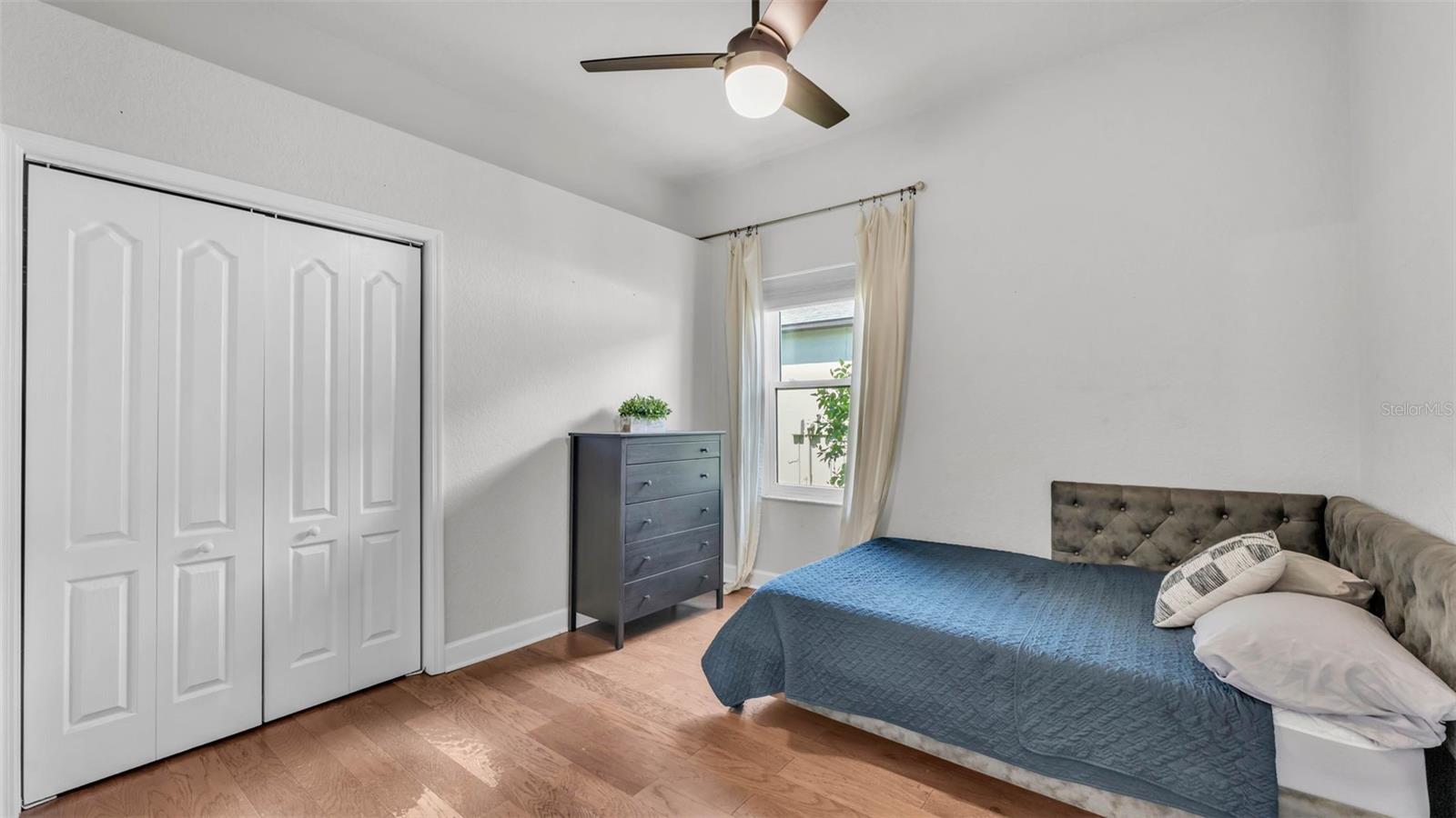 VALRICO GROVES - Residential