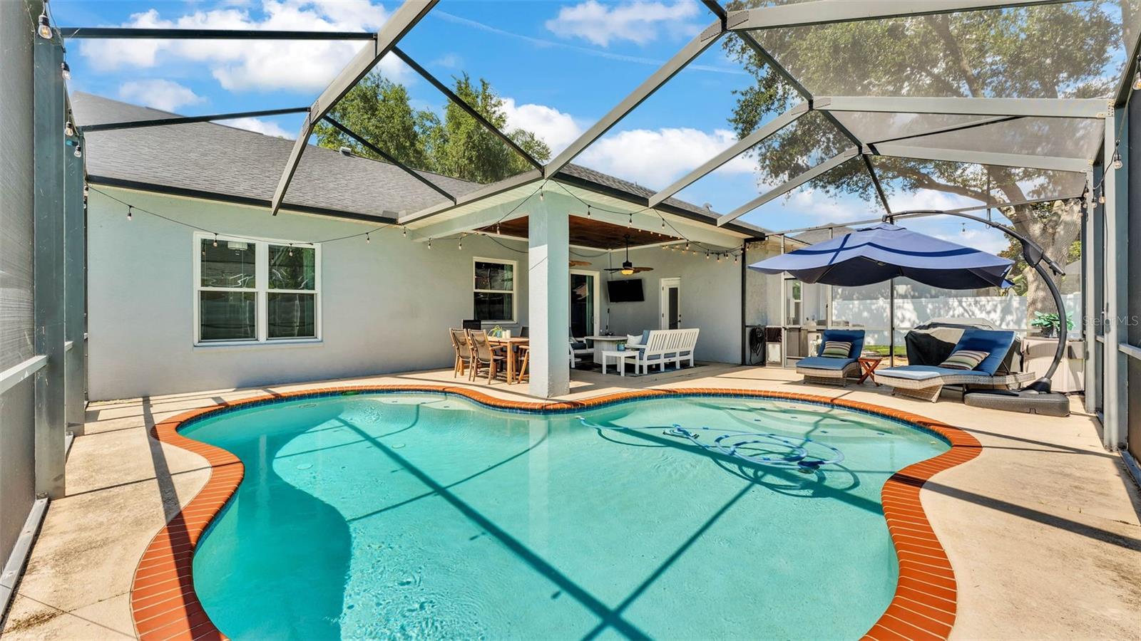 VALRICO GROVES - Residential