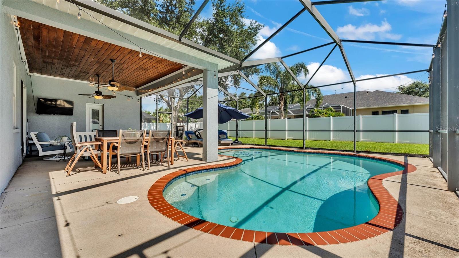 VALRICO GROVES - Residential