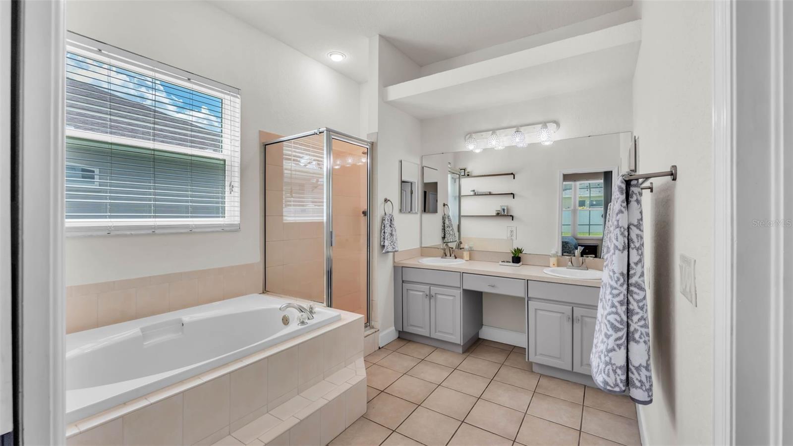 VALRICO GROVES - Residential