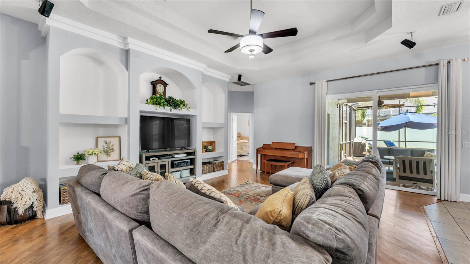 VALRICO GROVES - Residential