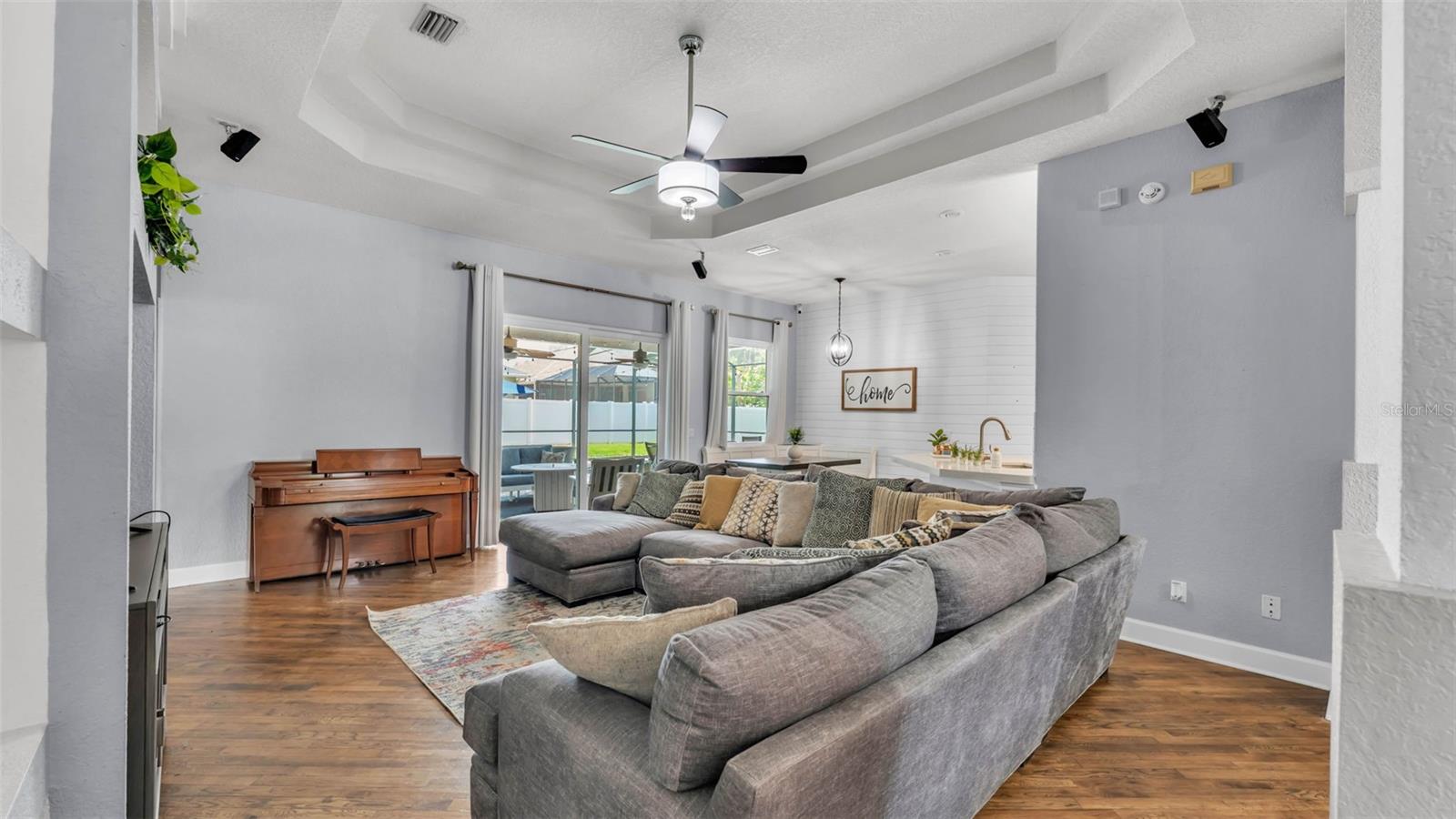 VALRICO GROVES - Residential