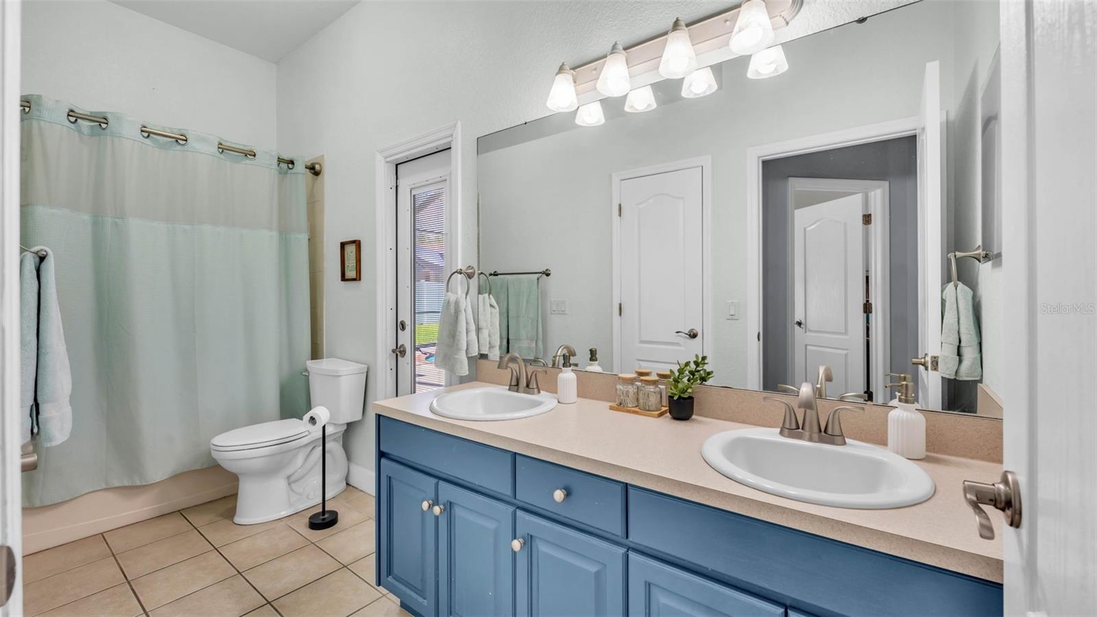 VALRICO GROVES - Residential