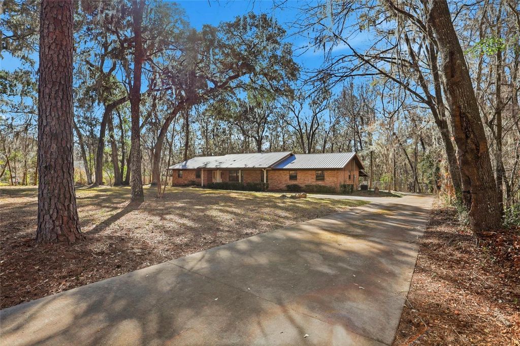 Photo of 820 NW 109th Drive, Gainesville, FL 32606 (MLS # GC537381)