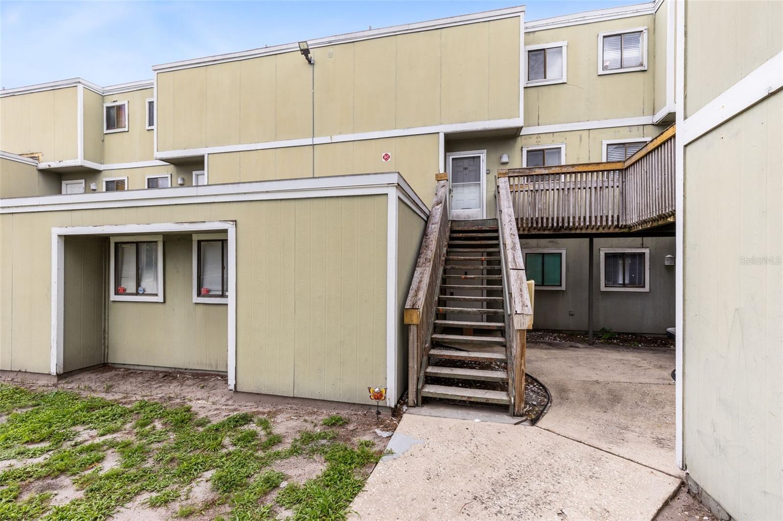 208 SCOTTSDALE SQUARE 208
