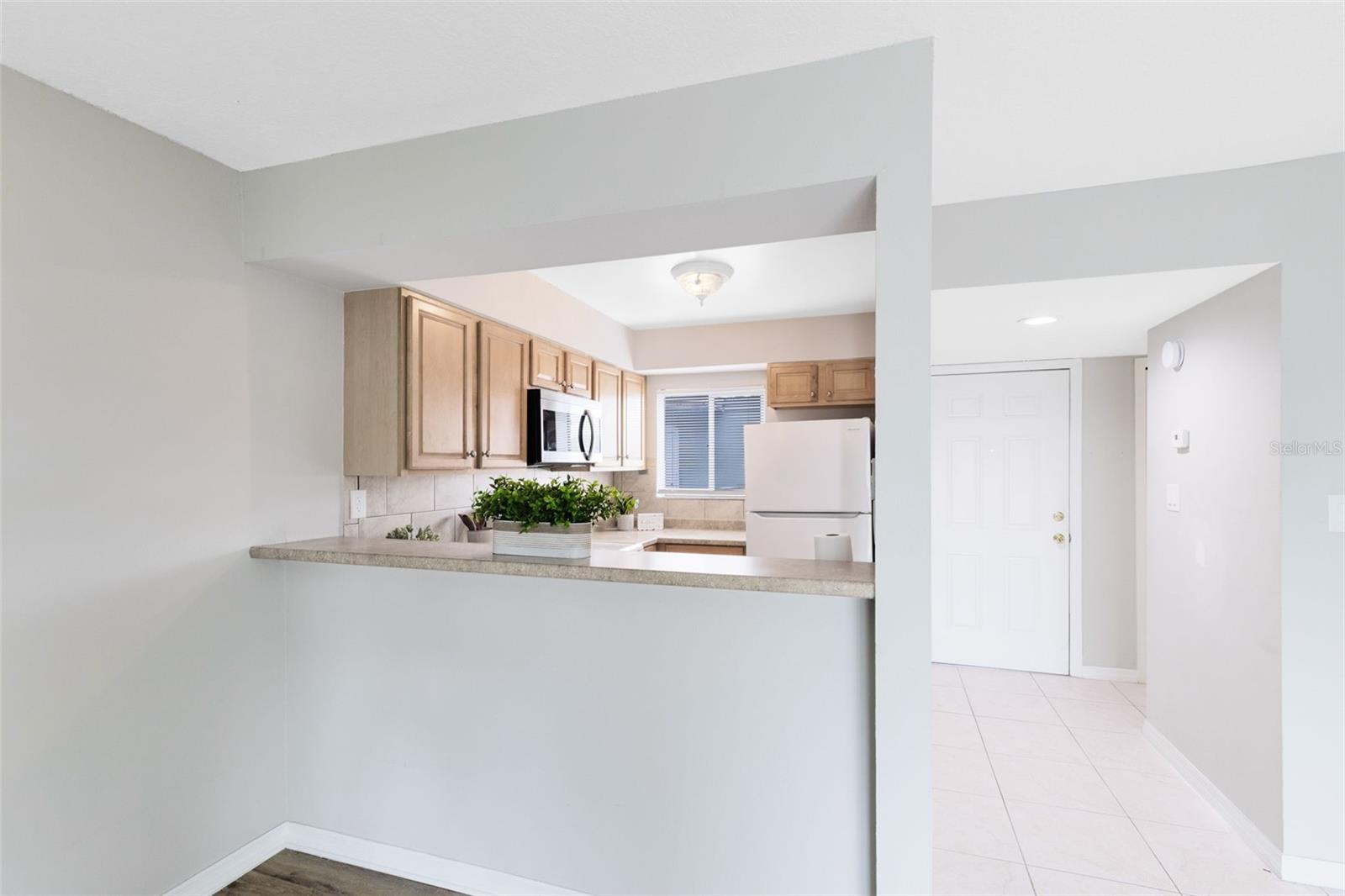 208 SCOTTSDALE SQUARE 208