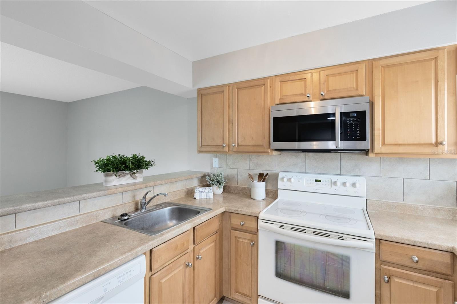 208 SCOTTSDALE SQUARE 208