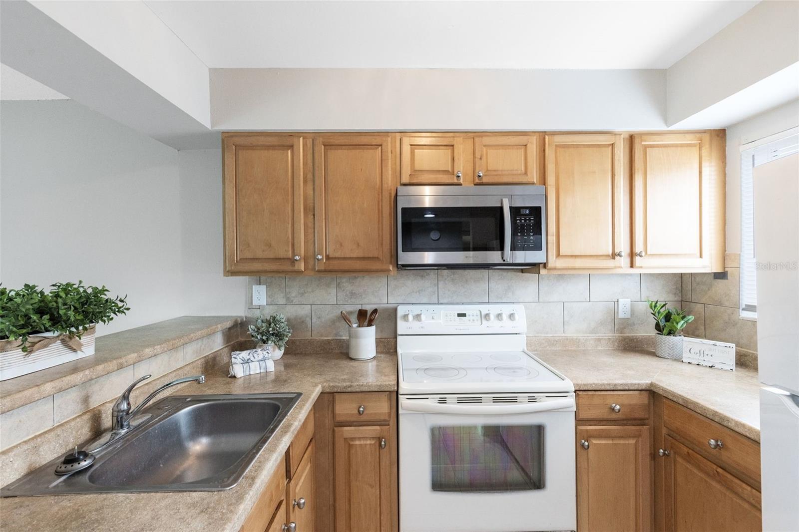 208 SCOTTSDALE SQUARE 208