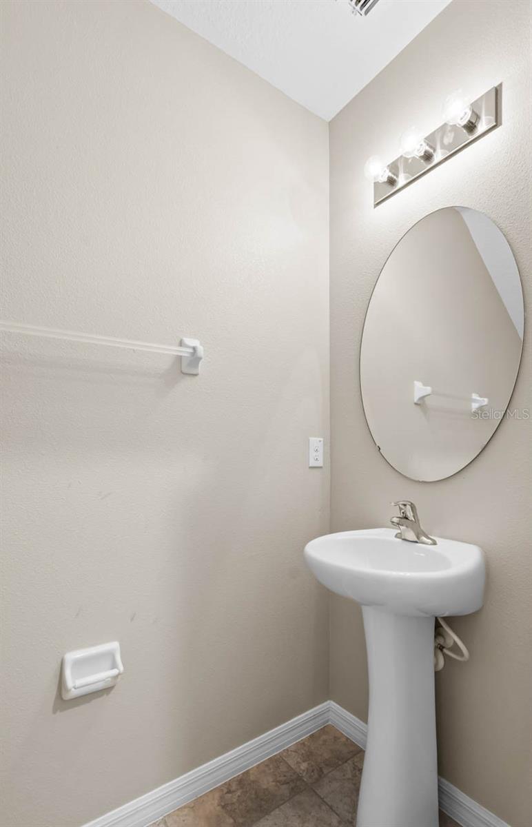 VISTA PALMS - Residential Lease