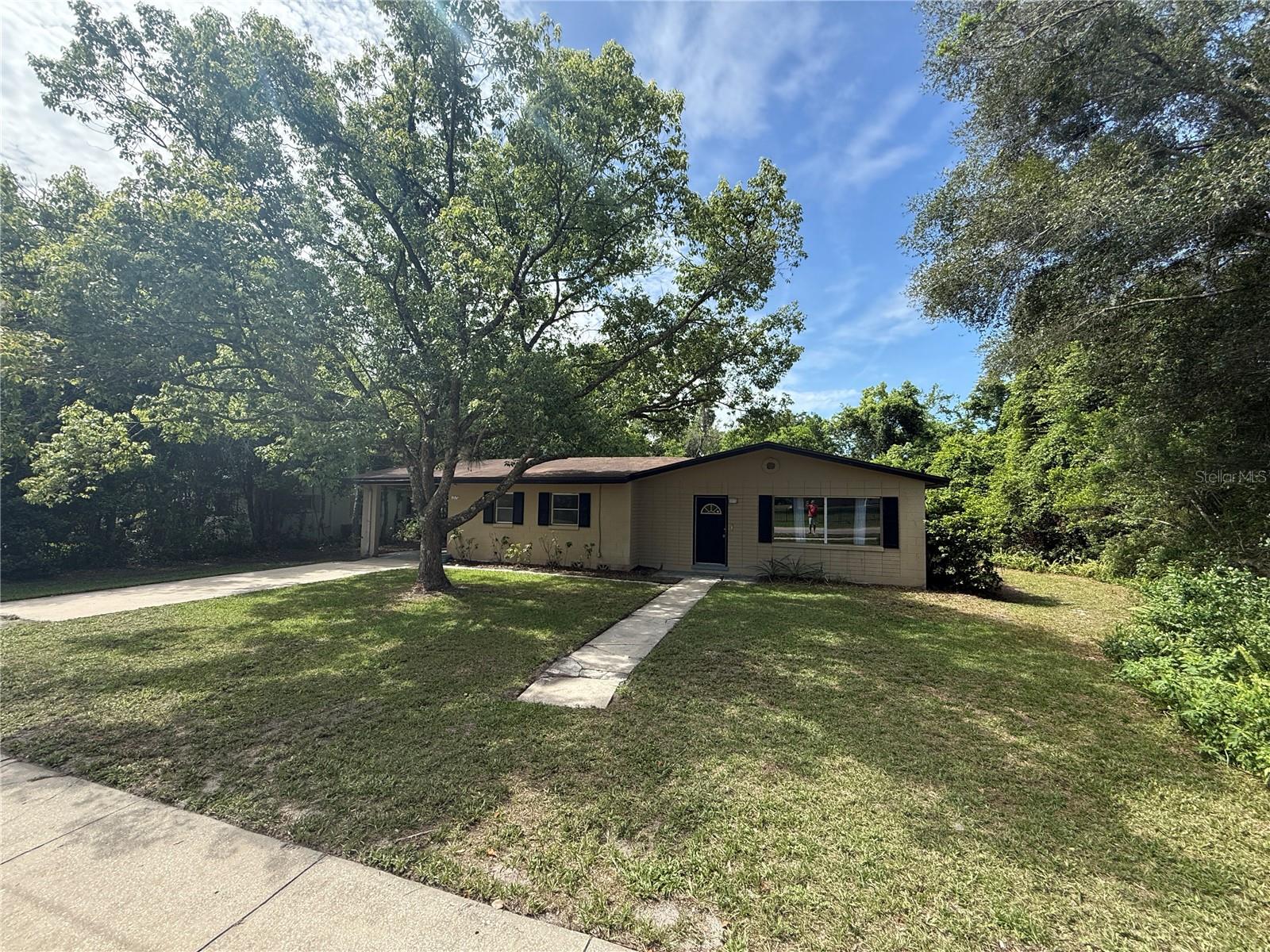 3 bedroom 2 bath home with carport. Home is spacious and has a nice layout. Located close to shopping, medical and restaurants.