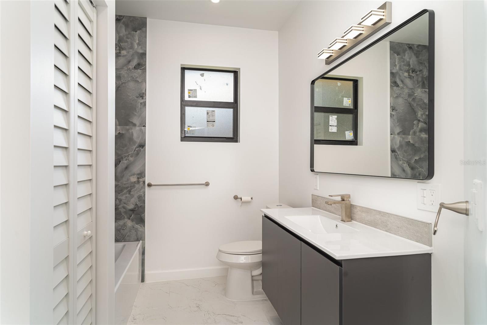 COLONIAL OAKS - Residential