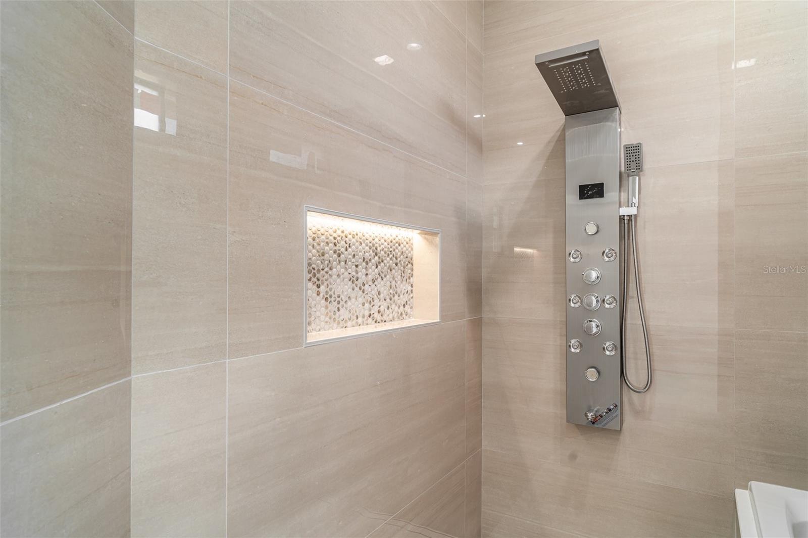 COLONIAL OAKS - Residential